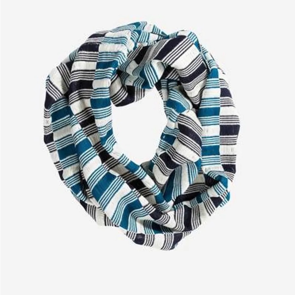 Vintage Noonday Féliz Infinity Scarf in Blue and Black. Hand made in Guatemala